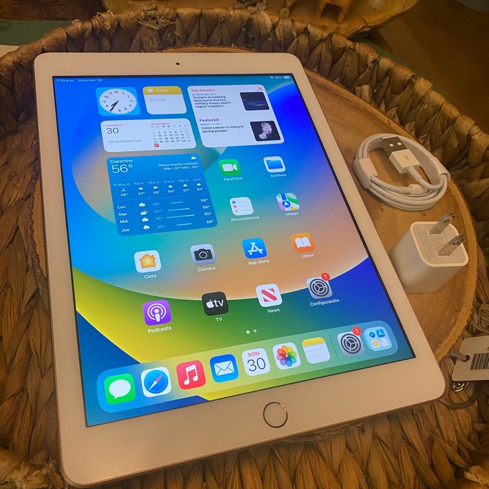 Apple iPad 6th generation 32GB WiFi 9.7” (Gold color)